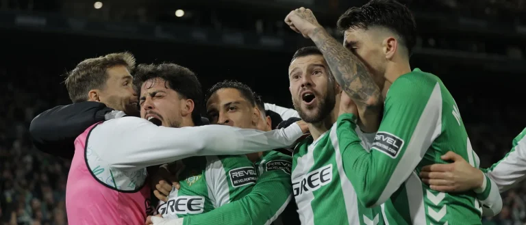 Crónica | Real Betis 2-0 Villarreal CF: Licencias para soñar