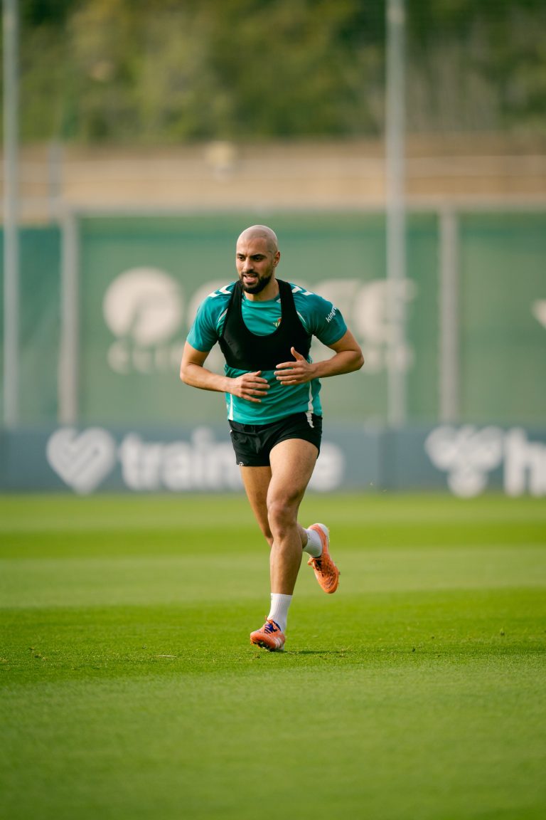 Amrabat vuelve a sonreír en la Ciudad Deportiva: “No es agradable ver que la gente dude de mi compromiso”