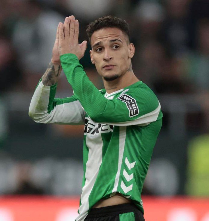 Antony aclara su gesto final: “Fue frustración, nunca nada contra la afición”