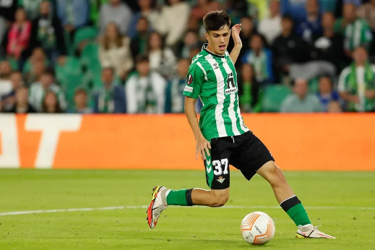 Dani Pérez pondrá fin a su etapa en el Betis