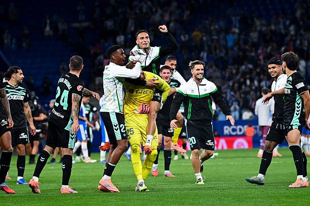 Los jugadores del Betis celebran la victoria en el partido de ida ante el Espanyol