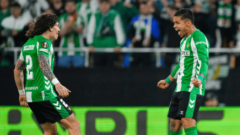 Bellerín y Cucho se rinden al beticismo: “Una noche mágica”