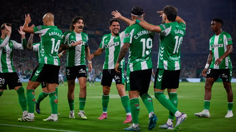 Los jugadores del Betis celebrando un gol